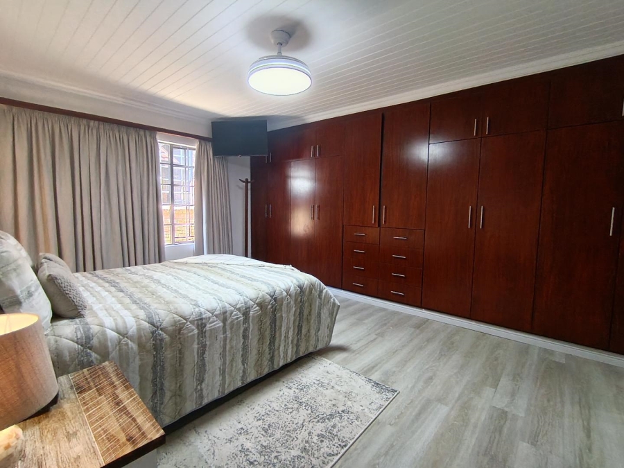 5 Bedroom Property for Sale in Langenhovenpark Free State